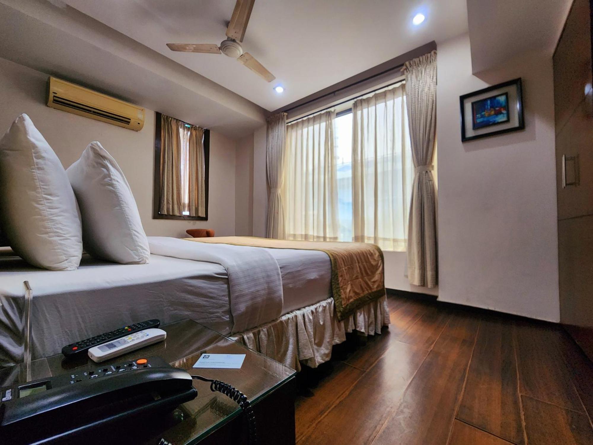 Hotel Lee International Kalkutta Kültér fotó