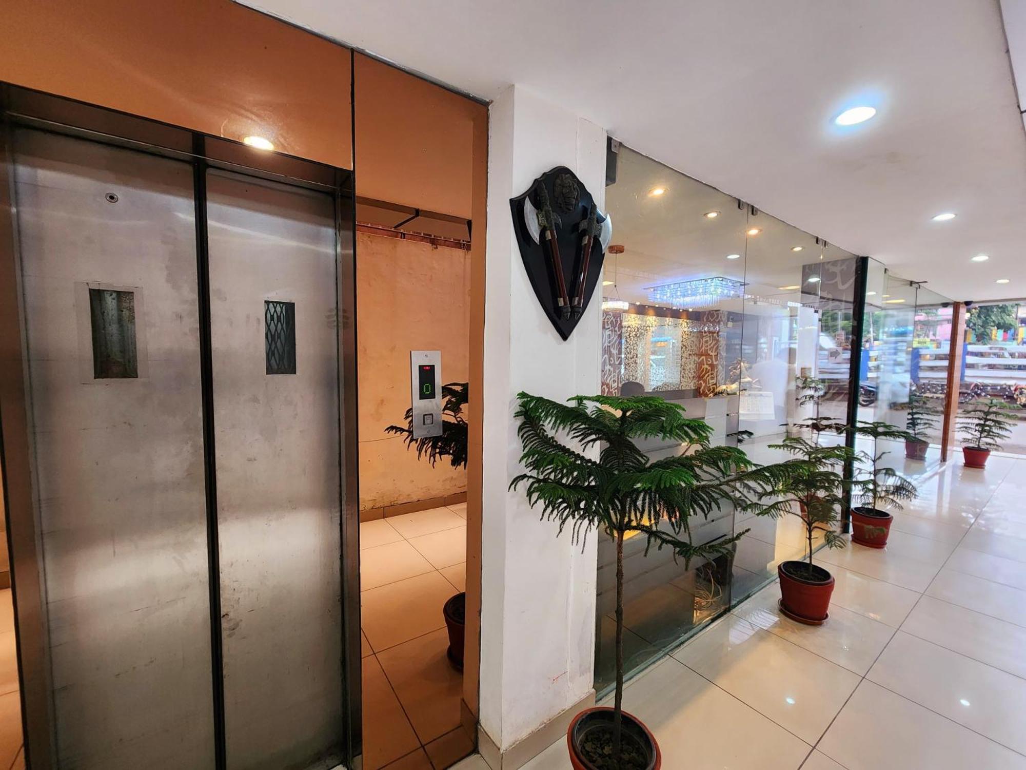 Hotel Lee International Kalkutta Kültér fotó